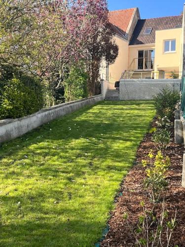 Gite Le Long de l'eau in Longpre-Les-Corps-Saints