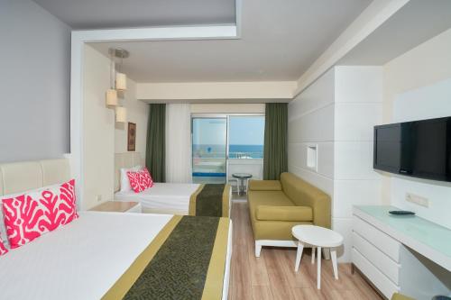 Standard Room with Sea View for Families