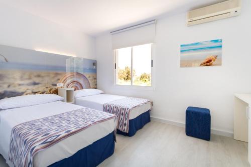 Jutlandia Family Resort Apartamentos Jutlandia is conveniently located in the popular Santa Ponsa area. The hotel has everything you need for a comfortable stay. To be found at the hotel are 24-hour front desk, facilities fo