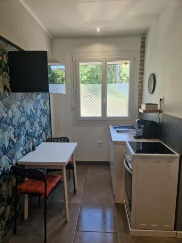 Appartement indépendant dans maison avec jardinet, au calme