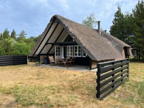  Stråtækt sommerhus tæt på skoven in Nørre Nebel