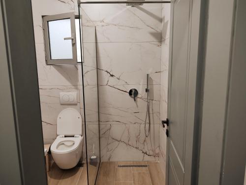 Petros rooms – Himarë, CA