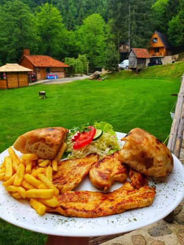 비테즈 Etno selo BISTROVO 4성급 싱글룸 로비