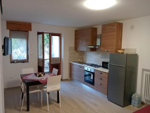 Maison Loren Pila in Cerise