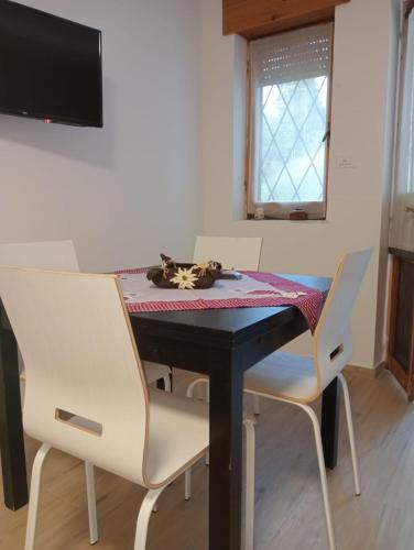  Maison Loren Pila in Cerise