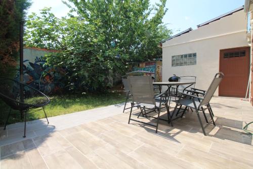 Удобства, Parking Gratuit, 4 chambres, Jardin, Terrasse, 15mn Paris - La Villa Marne (Villa Marne - Parking Gratuit - 15mn Paris - 5mn a pied Gare Epinay Villetaneuse - Terrasse - Jardin) in Епине сюр Сен