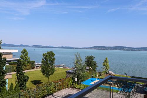 Platán Beach Apartman with lakeview