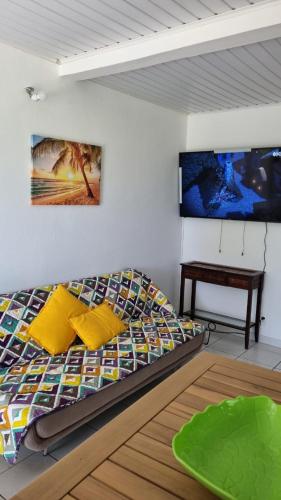 2 bedrooms, 3 beds