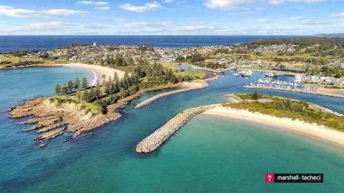 Marina Townhouse Unit 1 Walk to beach Bermagui