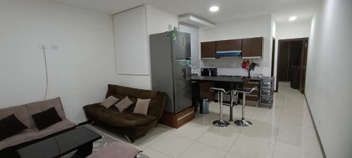 Departamentoo nuevo amoblado cerca a UAGRM, con excelente vista