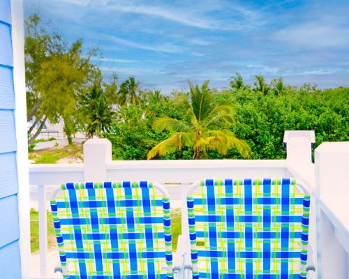 razgled, Sheer Bliss BeachView Apt #2 in George Town center
