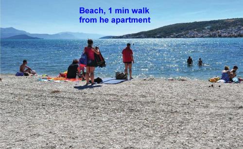 A 2 - seafront apt with balcony 1 min to beach, Trogir (fotografie 5)