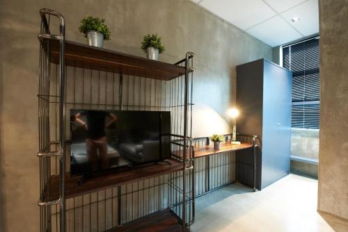 6 twin beds