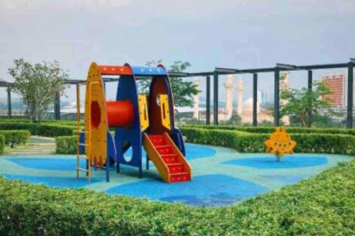 Radia Residence Bukit Jelutong, Shah Alam by Emerald in Bukit Jelutong