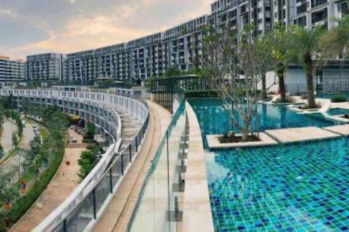 Radia Residence Bukit Jelutong, Shah Alam by Emerald in Bukit Jelutong