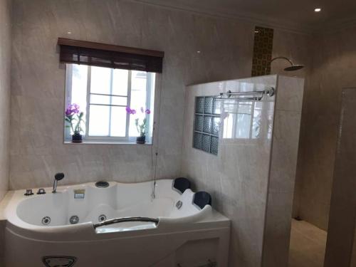 Sand Sea U Pool Villa Homestay in Nong Pla Lai