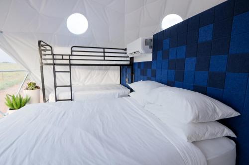 Skyview Hotel - image 2