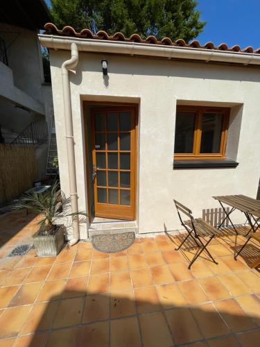 Appartement cosy avec cuisine équipée et terrasse ensoleillée