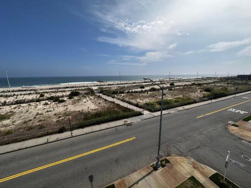 Beach House in heart of NYC in Arverne, USA