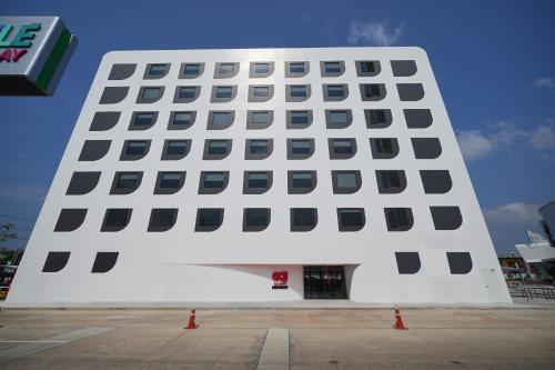 GO Hotel Ban Chang Robinson Lifestyle - 숙소 외관