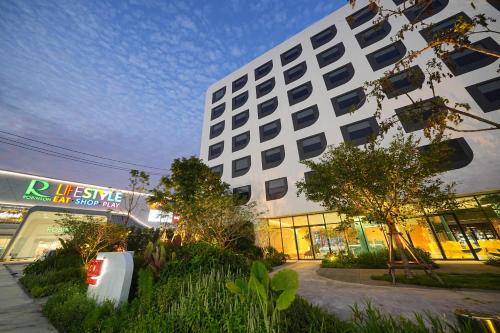 GO Hotel Ban Chang Robinson Lifestyle - 숙소 외관