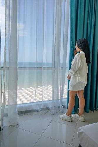 One-Bedroom Suite with Balcony (2 Adults + 2 Children) image 9
