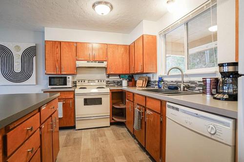Waterfront Retreat, Relaxation, Fun in Hood Canal in Hoodsport (WA)