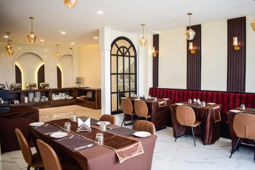 Ресторан, Royale Lalawi Hotel in Аиджал