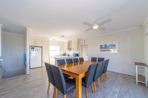 16 Chapman Rd - BYO Linen - Pets Negotiable - Wi-Fi