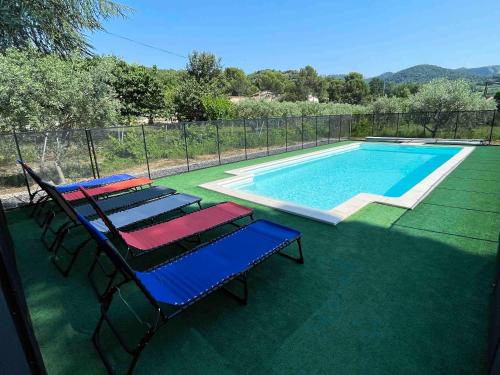 Villa de 5 chambres avec piscine privee jardin clos et wifi a Sablet