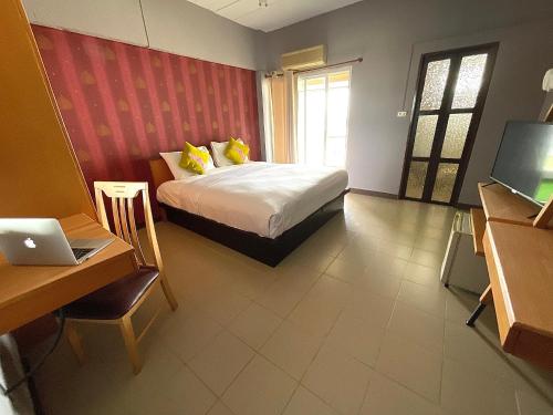 room detail thumbnail 1