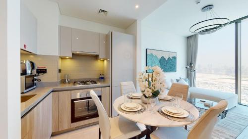 Primestay - Sobha Hartland Waves 1BR plus Maids in Al Meydan - image 2