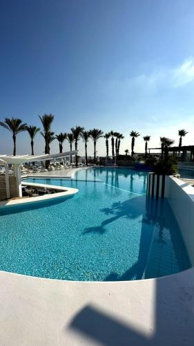 Riviera Hotel and Beach Lounge, Beirut photo 2