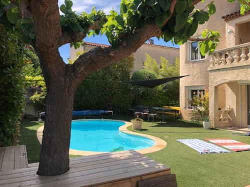 Villa 5 chambres avec piscine entre Provence et Luberon gîte à louer Meyrargues