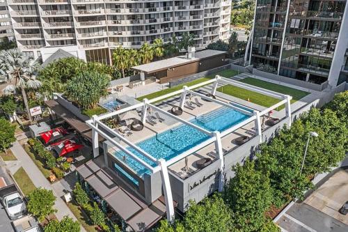 Broadbeach Business or Leisure