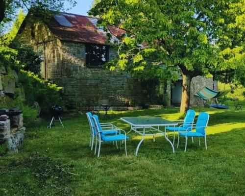 Erkély/terasz, Maison en pierre au milieu du bocage in Saint-Michel-de-Montjoie
