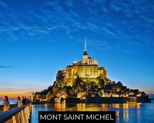 Maison en pierre au milieu du bocage in Saint-Michel-de-Montjoie