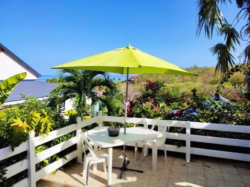 Studio avec vue sur la mer jardin clos et wifi a Marigot a 1 km de la plage - Location saisonnière - Vieux-Habitants