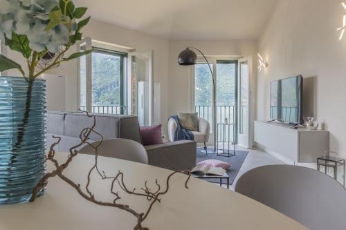 Apartment with Lake View