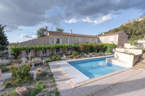 Château Catherine de Montgolfier - B&B et Gites - Piscine - Domaine viticole bio avec dégustation 2