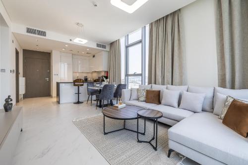 Fully Furnished I Lagoons View I District One - image 2