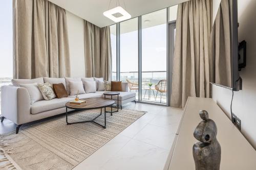 Fully Furnished I Lagoons View I District One - image 4