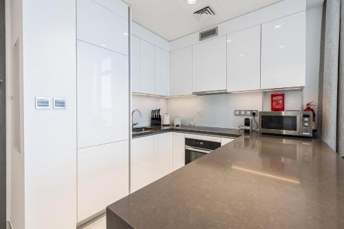 Fully Furnished I Lagoons View I District One - image 3