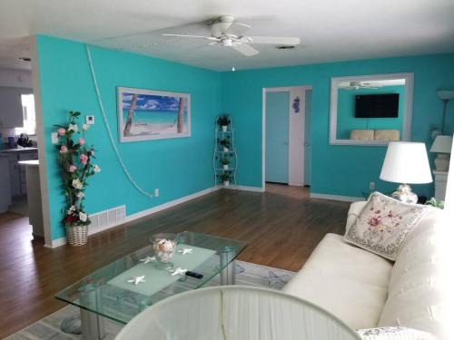 Endless Summer Oasis with a Pool in Daytona Beach, USA