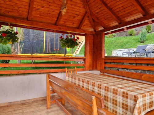 Cazare la munte Comarnic in Komarnika