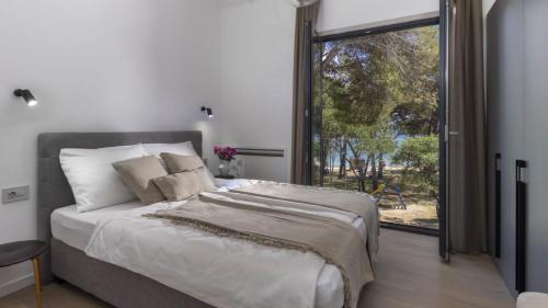 2 bedrooms, 3 beds