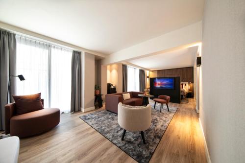 room detail thumbnail 1