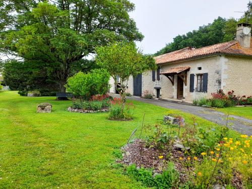 Maison de 2 chambres avec jardin clos et wifi a Allemans