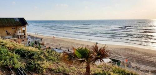 Пляж, Motel Hofim in Бат-Ям