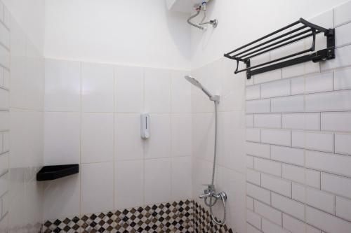 Bathroom, Sans Hotel City Inn Solo in Serengan